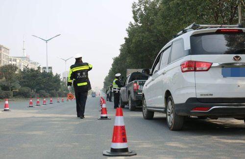 这个车交警能拦吗吃瓜群众,交警能否拦截“吃瓜群众”车辆？一探究竟